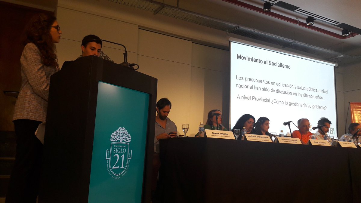 ClaudiaClaug2's tweet photo. Sobre el presupuesto en educacion en #Debate con #CandidatosaGobernador en @LaSiglo21 @pablorivarola https://t.co/XnFw8woJhX
