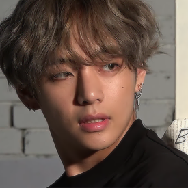 95GLOSSY's tweet image. vei o taehyung nesse dia-