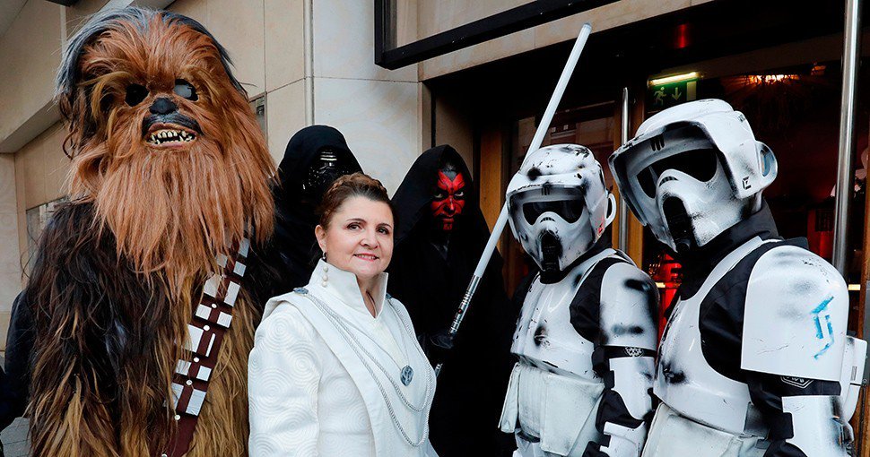 CaracolTV's tweet photo. #HablemosDelComic

Fanáticos de 'Star Wars' fabrican sus propias espadas láser ►https://t.co/EdoLtK4toX https://t.co/rAHEl4S1Cx