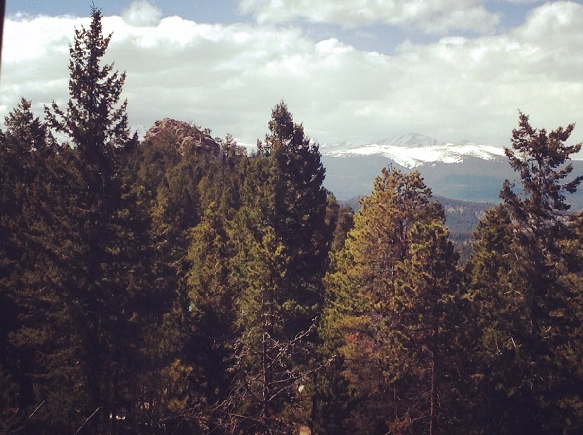 EldoraLodge's tweet photo. Book your stay w/us and enjoy this amazing view too! #eldoralodge #afternoonviews #wondervu https://t.co/VKcbW7vfoI
