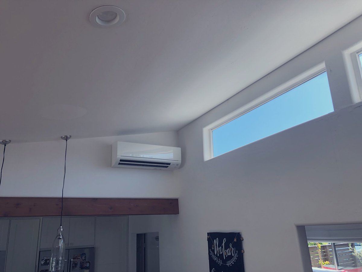 Ductless_Pro's tweet image. Mini split indoor unit.  Quiet, cool, and ultra efficient.  #ductlesscomfortpro #coolhome #minisplits