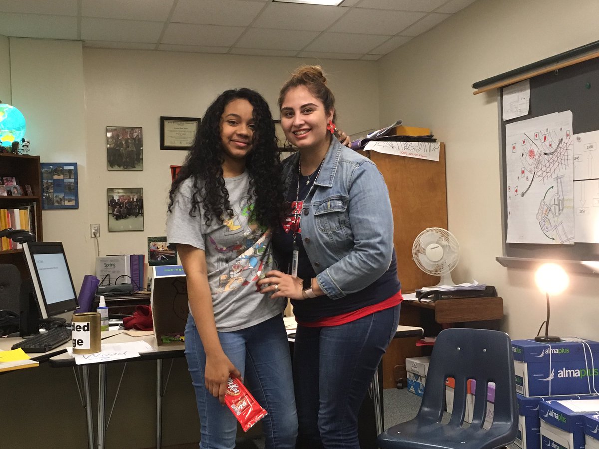 GWood_WHS's tweet photo. We had tutorial winners all day today with our own Vanna Navarrette presenting prizes! @mr_davidmason @SHussainSISD @whsmustangs @SISD_MultiPrgms @katblack2000 @SpringISD_Curr @SpringISD @adamickteacher @khechara https://t.co/IzgOgQxS3z