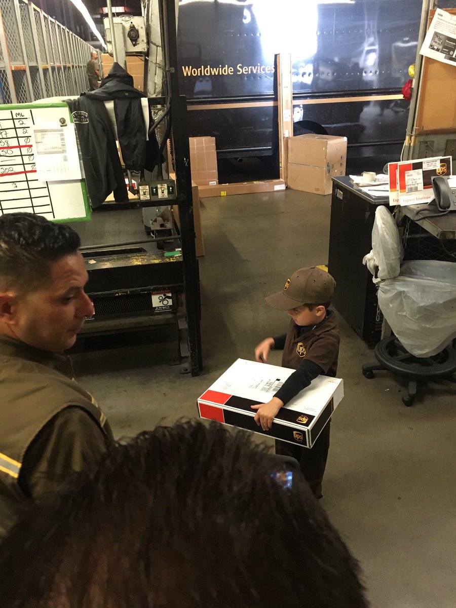 Harbor Center making lasting community connections through granting a 6yr old boys birthday wish - Honorary UPS Service Provider for the day. #lovesUPS #OnBoardingYoung @edelmanesteban @RayRoche7 <a href="/jrindafernshaw/">Fern Shaw</a> <a href="/harbor_center/">Harbor Center Safety</a>