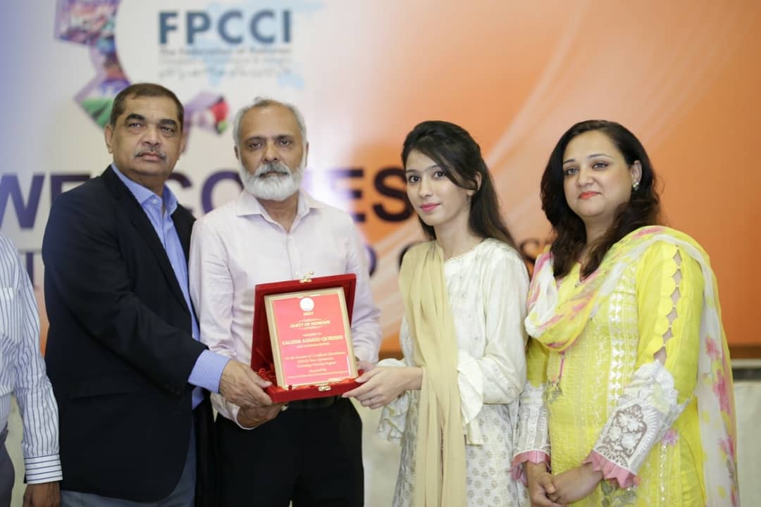 seed_ngo's tweet photo. "FEDERATION HOUSE"
HONOURABLE MOMENTS 😊

#MehngaPakistan #MaryamNawaz #PetrolBomb #PetrolPriceHike #PMLN #TakeWarning #LocalElection2019 #Loosdrecht #love #Retail #MayThe4thBeWithYou #photography #federation #Sales #ArteEn5DeMayo https://t.co/MMMrVg1jzg
