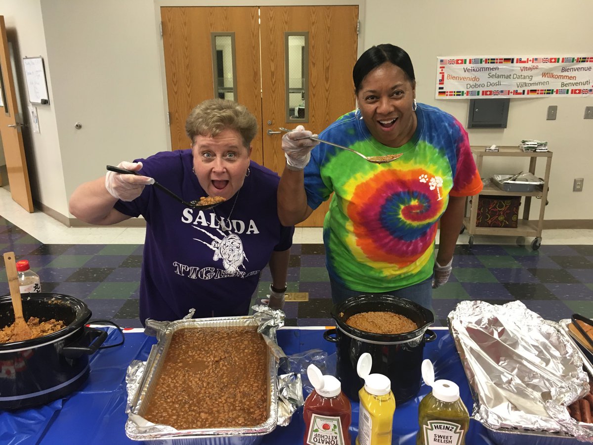 SaludaMiddle's tweet photo. What an amazing time at the SMS cultural festival. #smsrules https://t.co/BaCxx9M4Hn