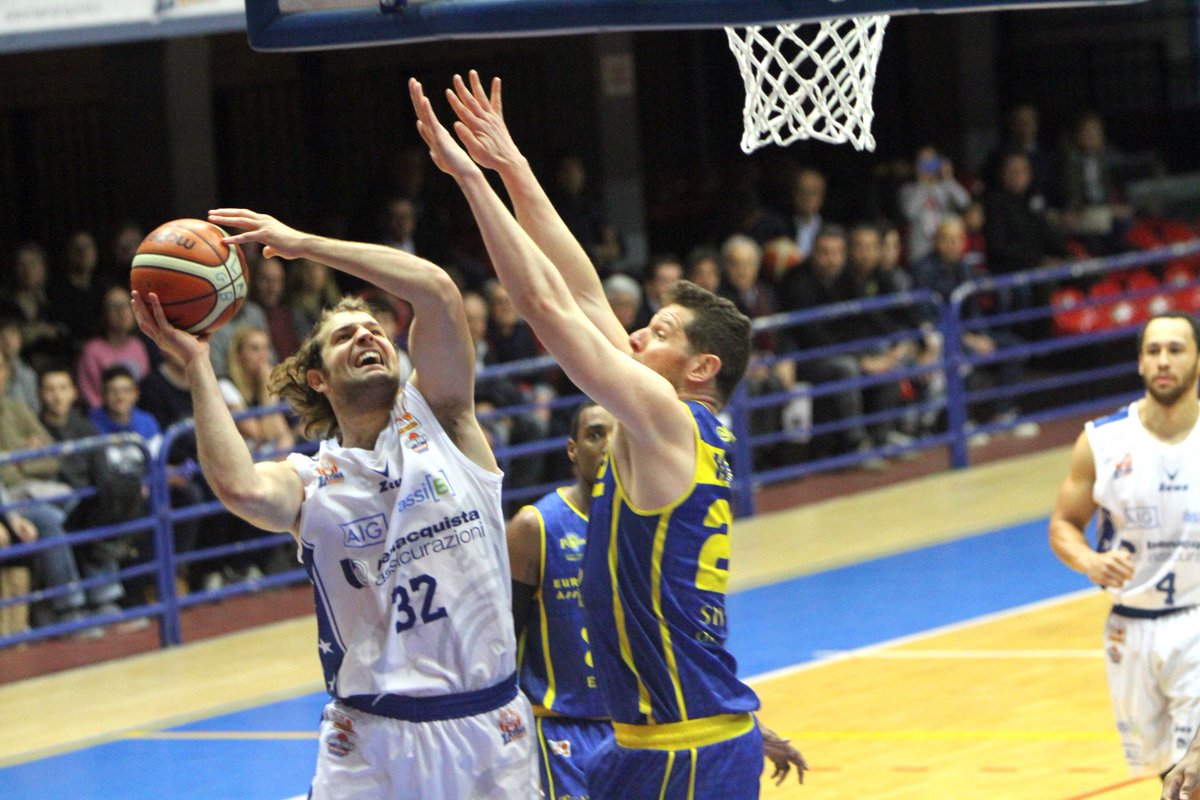 LatinaBasket's tweet photo. La galleria fotografica di Gara 3 degli ottavi di finale #playoff tra #LatinaBasket e @PoderosaBasket con le foto a cura di Sonia Simoneschi. Guarda: https://t.co/odDJ5uN16J
#OneBasketFamily #LaNostraPassione #LnpSocial https://t.co/1IXbmiyqRo