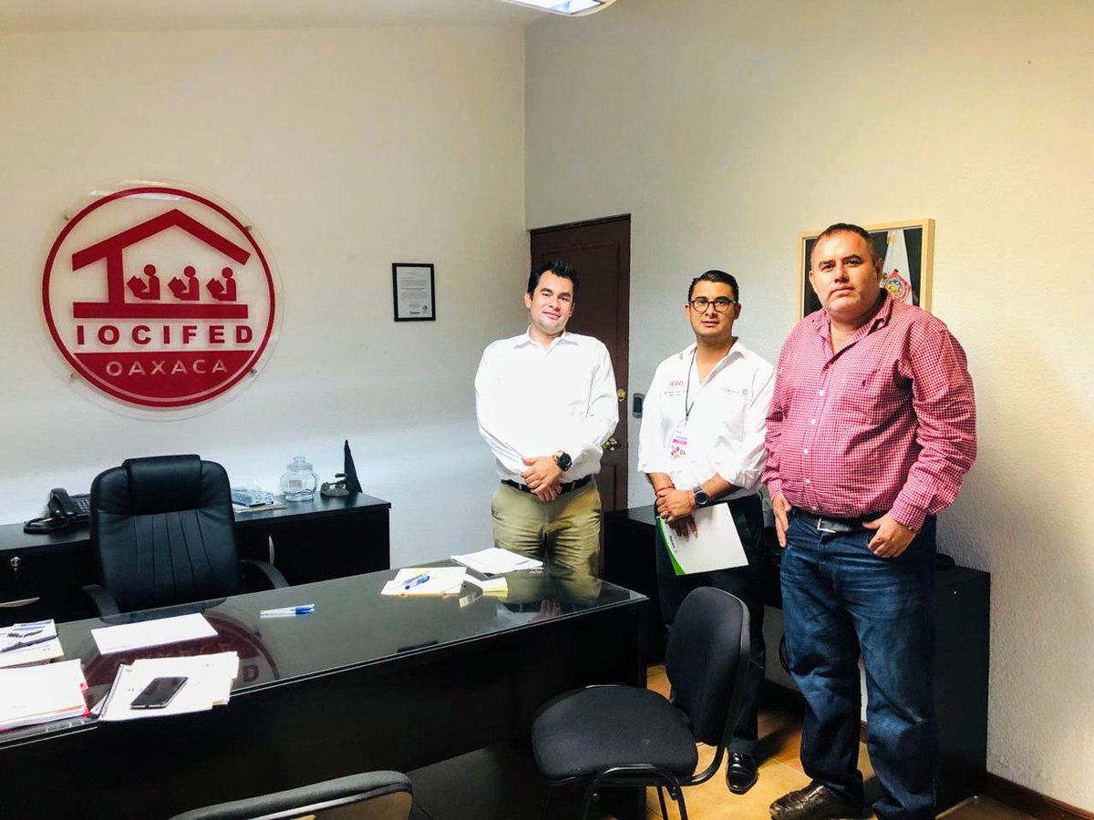 joseangelmatter's tweet photo. Me reuní con @adolfomf titular de @IOCIFED_GobOax y @A_ArocheTarasco Dir. del @IEBO_GobOax, con motivo de gestionar mejoras para los #IEBOS 235 y 222 de nuestro municipio

Agradezco la buena disposición de estos funcionarios para trabajar en beneficio la educación de #SMP. https://t.co/u4AKOCD5JE