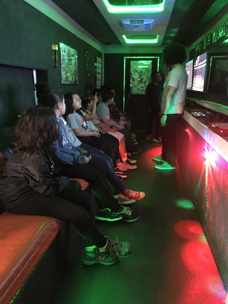 KariDierks's tweet image. Look what showed up for Midnight 🕛 School @smithacad #5thgrademagic #celebratingsuccess