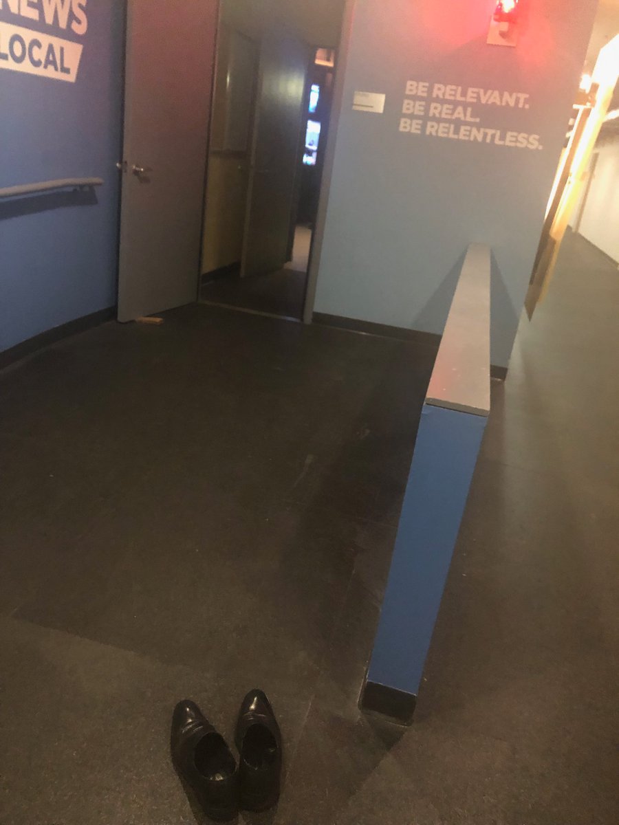 hanamkim's tweet photo. The show is on but anyone missing shoes? #randomsighting #Q13FOX https://t.co/S37xdQb6nG