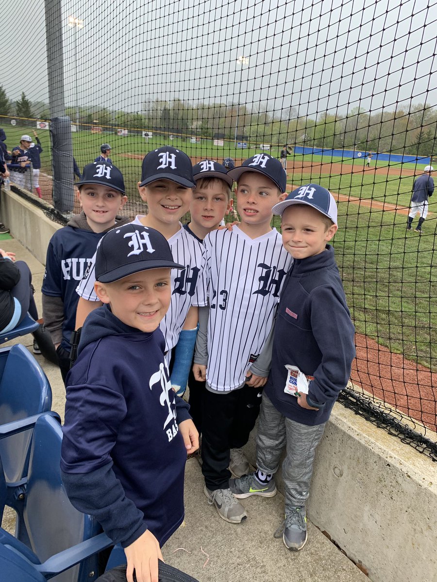 HudsonOHSports's tweet image. Top 3
@HudsonBaseball 7
Lakeview 0

Young Explorers out cheering on the home town team from The Ballpark!
#ExplorerPride
@Coach_Dice