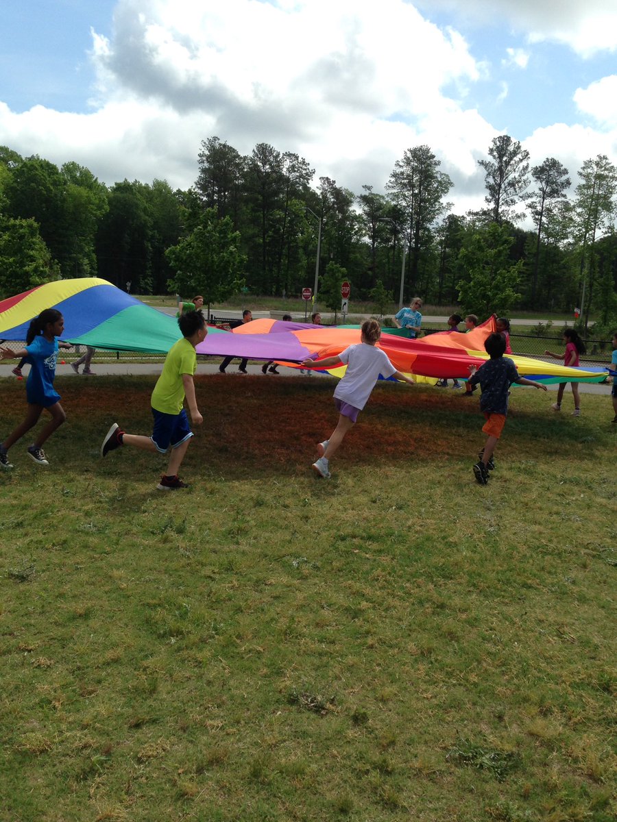 woesecond's tweet photo. So much fun at @WhiteOakElem Field Day 2019. https://t.co/I6iYl3cMIm