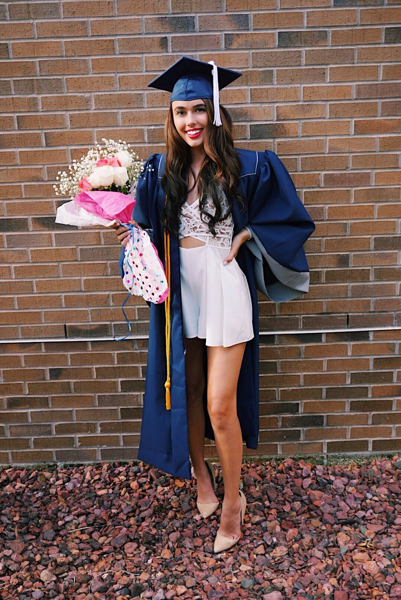 rattqueenn's tweet photo. I wasn’t gonna flex, but I recently graduated college at 19 with a 3.88 GPA and no student loans, which deserves a slight flex :/ https://t.co/kAXGt7nMWz