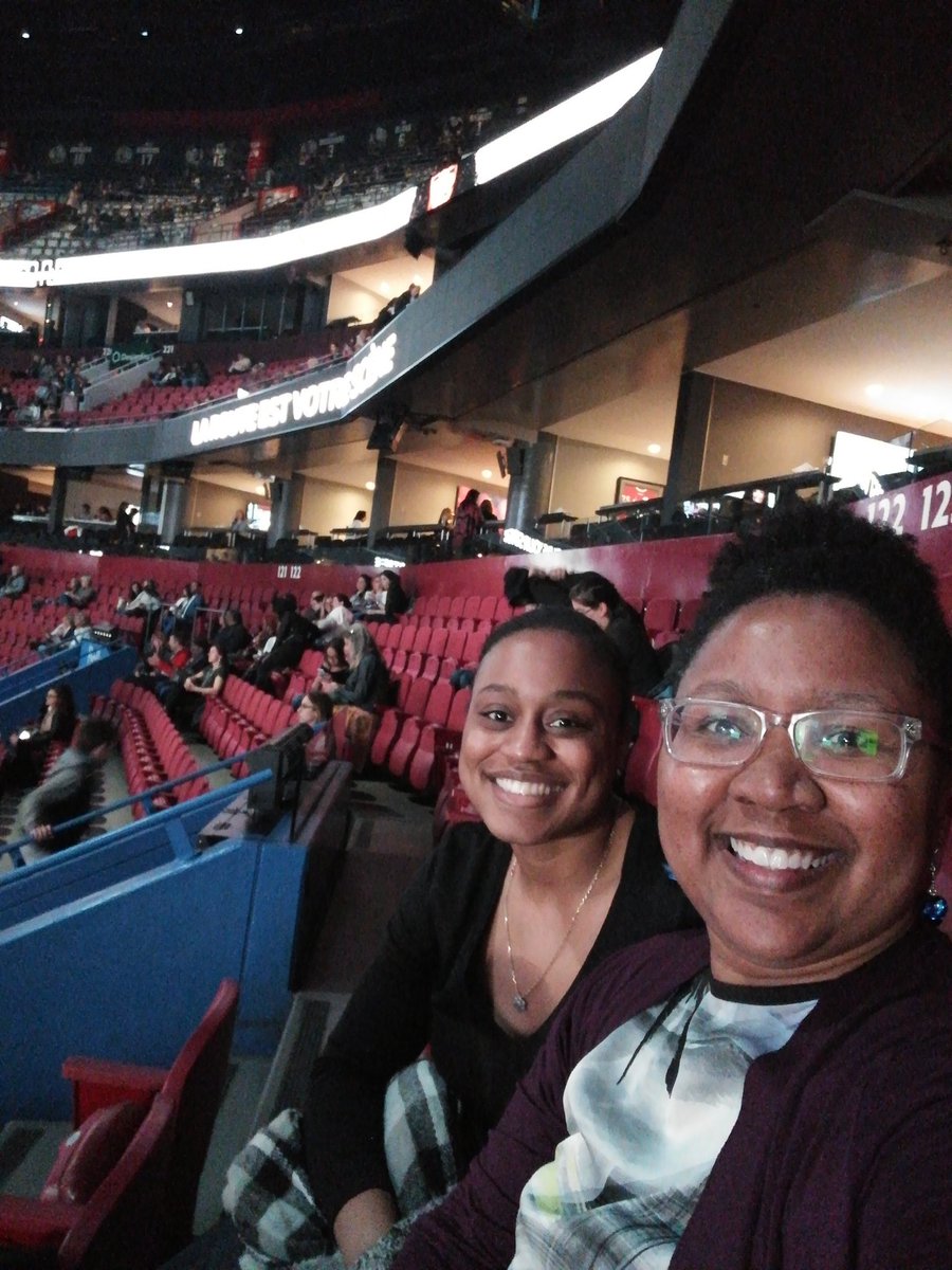 aymexume's tweet photo. Gone to see Auntie... #IAMBECOMING #Montreal #centrebell https://t.co/FjzAnQoPae