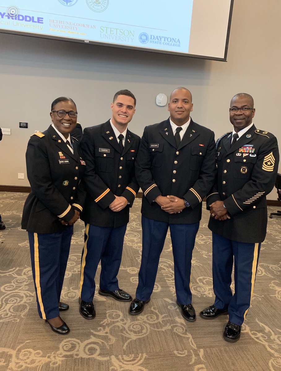 alvesta_lobban's tweet photo. #FromWolvesToEagles #ArmyStrongSecondLieutenants #LeaningForward #AlwaysUpFront #TheyGotTheirFirstSaluteFromSGMMiddleton👍🏾🇺🇸🇺🇸🇺🇸 https://t.co/tcvD2sB3Sh