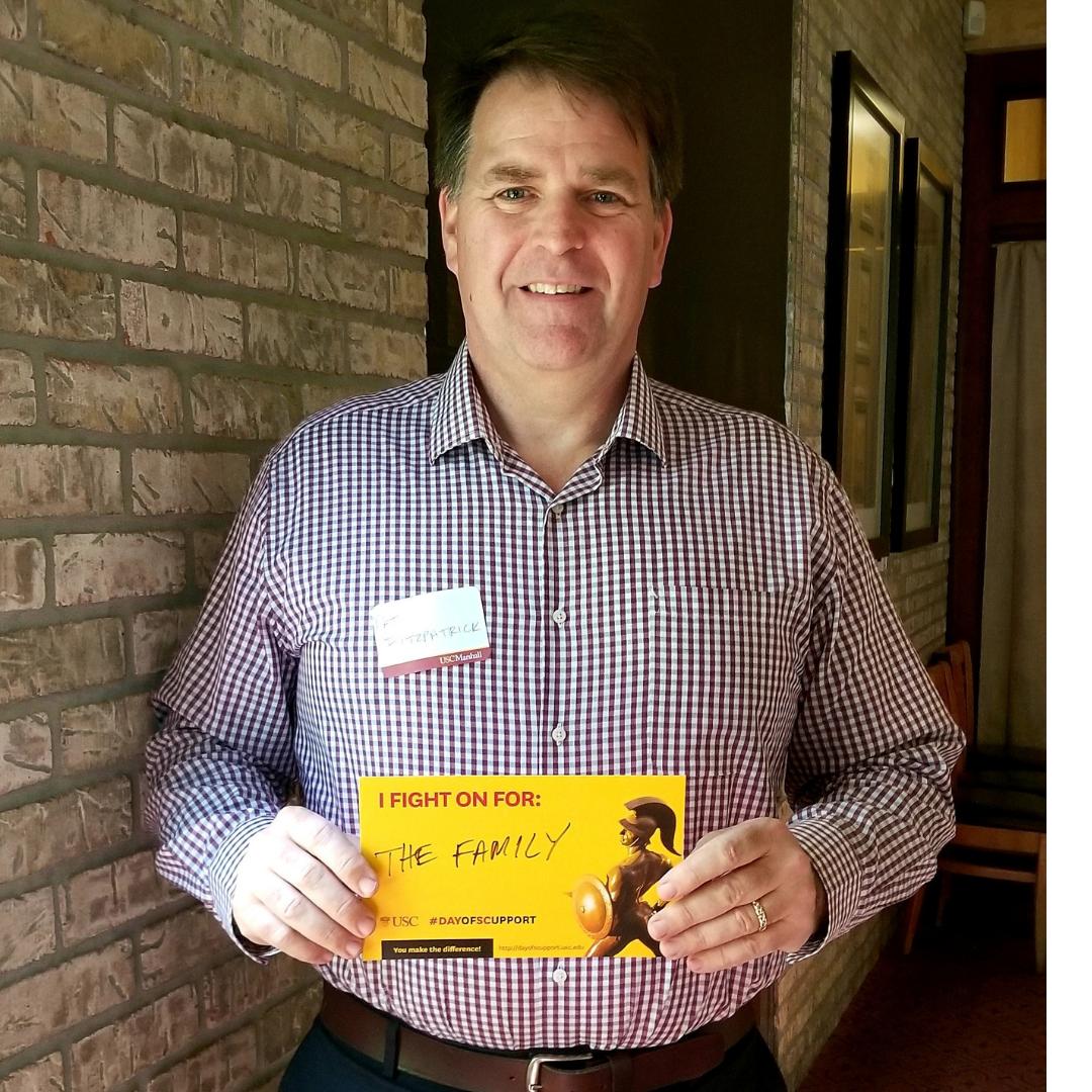 USCMarshallAlum's tweet photo. USC Marshall Alumni share what they #fighton for!
Trojans, tell us what you Fight On For and include #DayofSCupport in your post.
Download the canvas card here: https://t.co/lrdgOfQQpd. #greatnessshared #uscmarshallalumni https://t.co/AZip0sZYZK