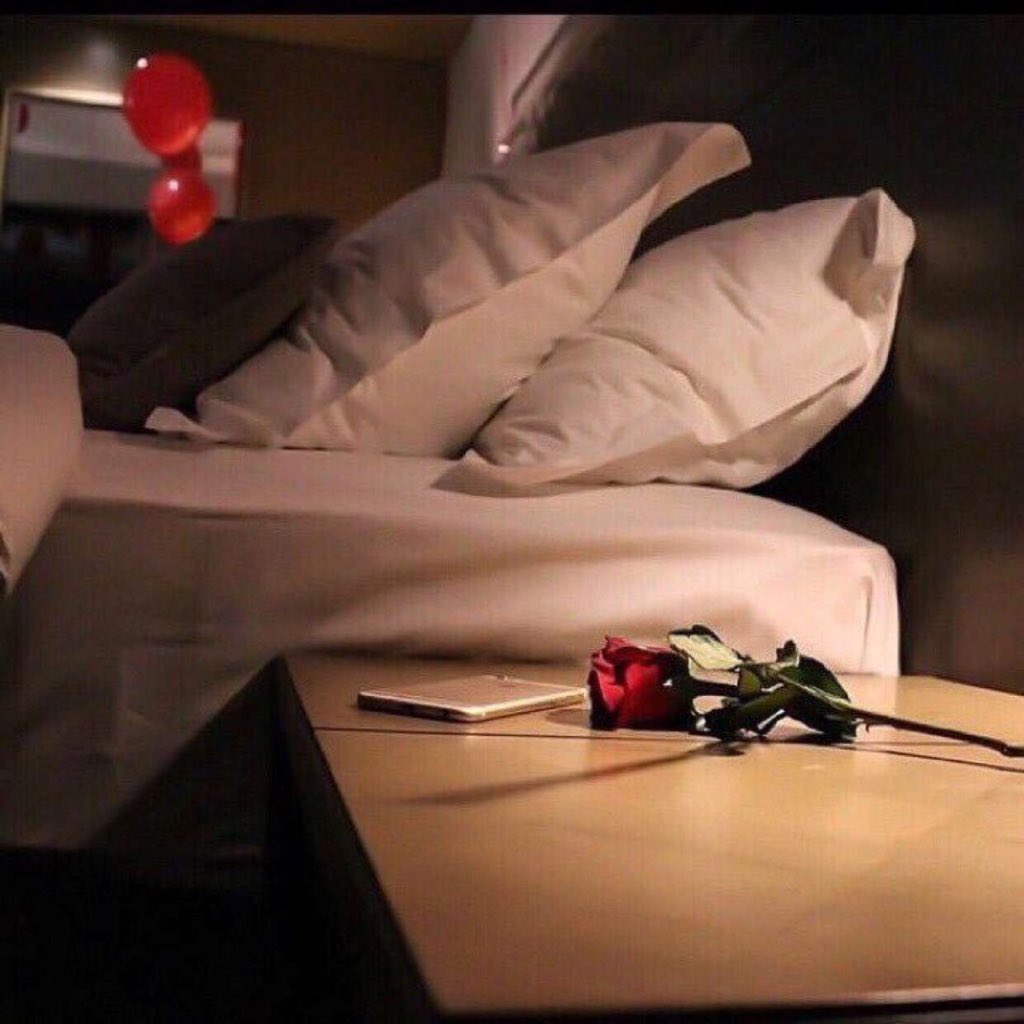 تطري علي واشتاق لك واتخيلك 
وانسى منامي والتهي في خيالي ..!
.
.
أنيقهـ🦋