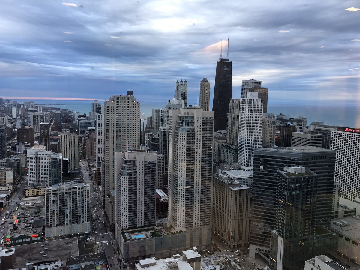 jendlugosz's tweet photo. But. This. View. Gets me every time. #oldoffice #chicago #rivernorth https://t.co/KNFqvKxyKY