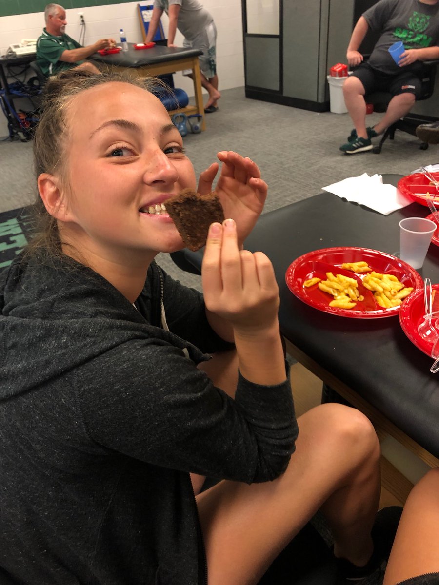 SalemUtennis's tweet photo. Thank you Salem Athletic Department! Salem Nation 4 Life! ๐ฏ@1fierceginger @SalemUTigers
#SPotts #DrBrent #AJoseph #CoachAshley
#whoopwhoopNation๐ฎโโ๏ธ๐พ๐ https://t.co/ewREF5ll1U
