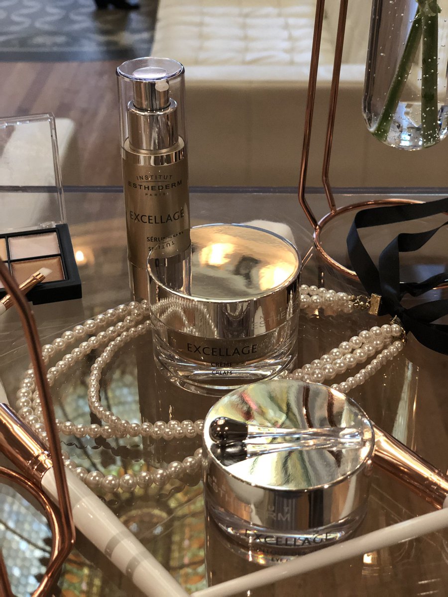 krystintysire's tweet photo. Had so much fun celebrating Mother’s Day with @BiodermaFr and @EsthedermFrance last night 🌿 Mum and I enjoyed making dried flower arrangements and learning about the new, upcoming products! #hydrateup #excellage #biodermacanada https://t.co/mQ1Nf99JOk