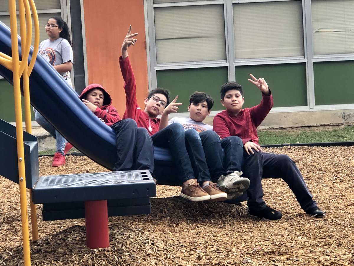 KariDierks's tweet image. Pizza 🍕 for dinner  🍽  along with recess for dessert! 😋@smithacad Midnight 🕛 School #5thgrademagic #AllSTAARstudents