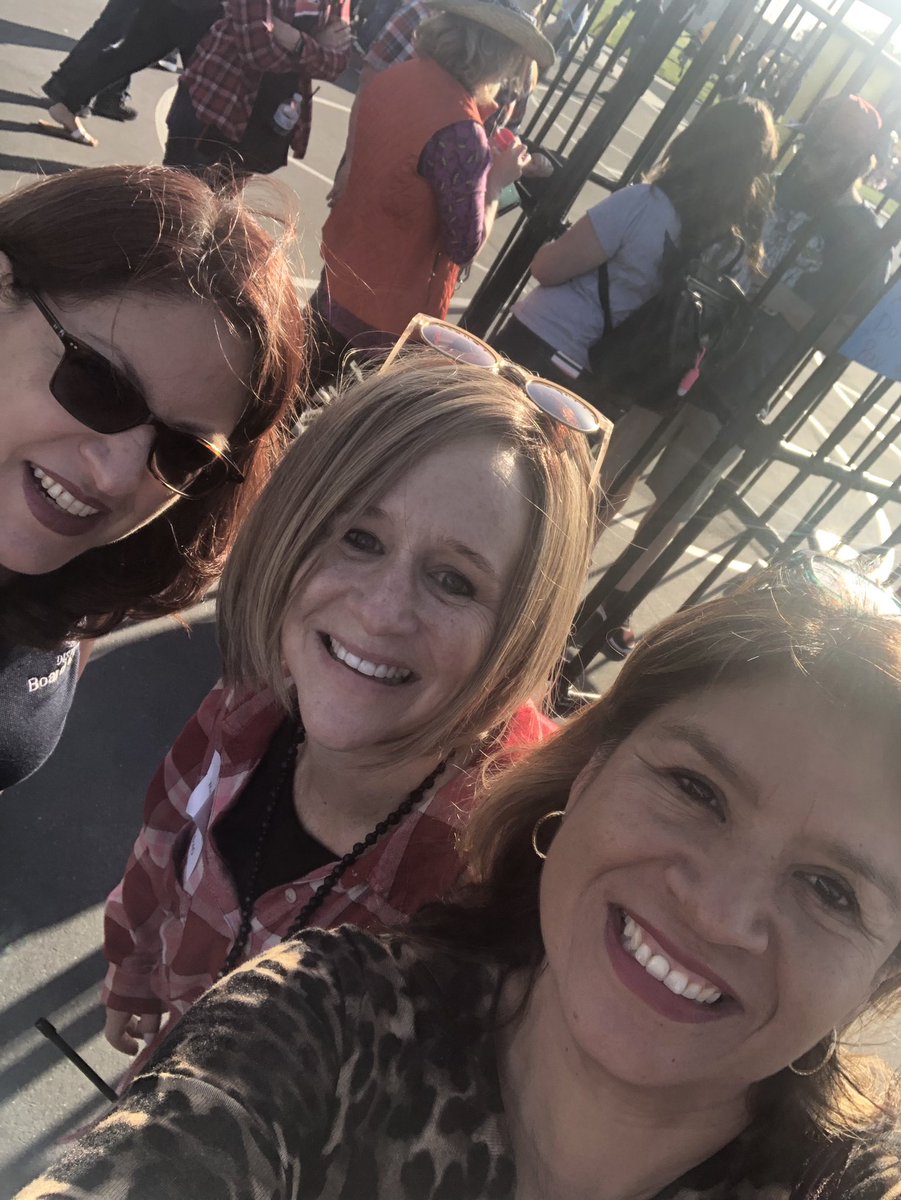 CentraliaSup's tweet image. Having fun at the #schoolcarnival @bt_eagles    Thanks, community!