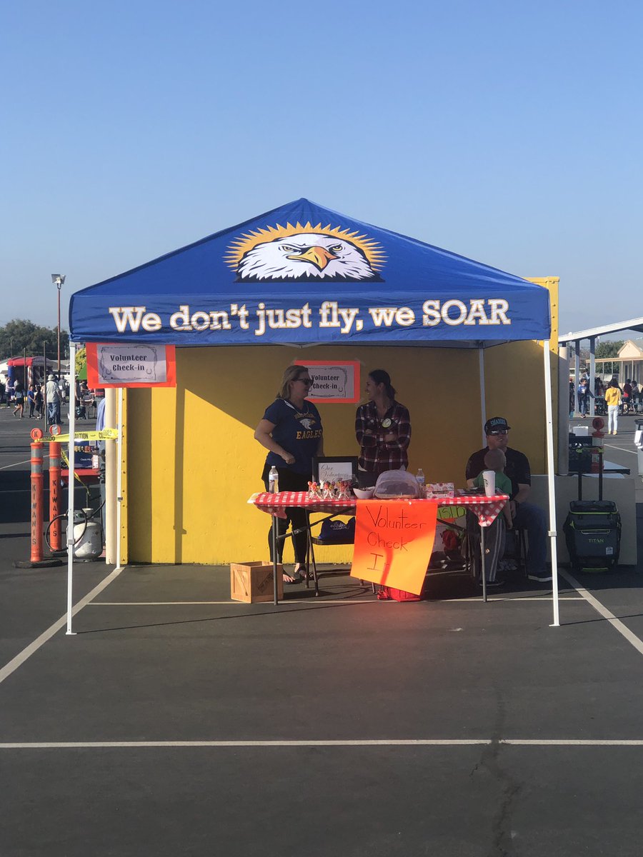 CentraliaSup's tweet image. Having fun at the #schoolcarnival @bt_eagles    Thanks, community!