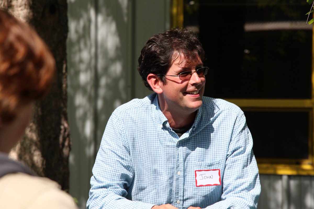 BerkeleyCDSS's tweet image. Data science majors &amp;amp; friends gearing up for graduation on a sunny Friday afternoon! #CalDataSci19
