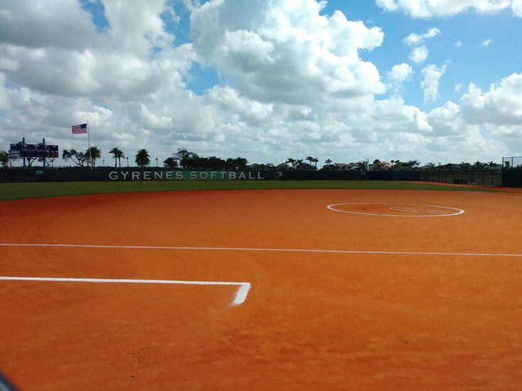 lindseykwalkerr's tweet photo. I’m proud to announce I have decided to continue my academic and athletic career at Ave Maria University! Thank you to my parents, coaches, friends and everyone who has helped me along the way!🌴💙💚 https://t.co/VII2QtHfZG