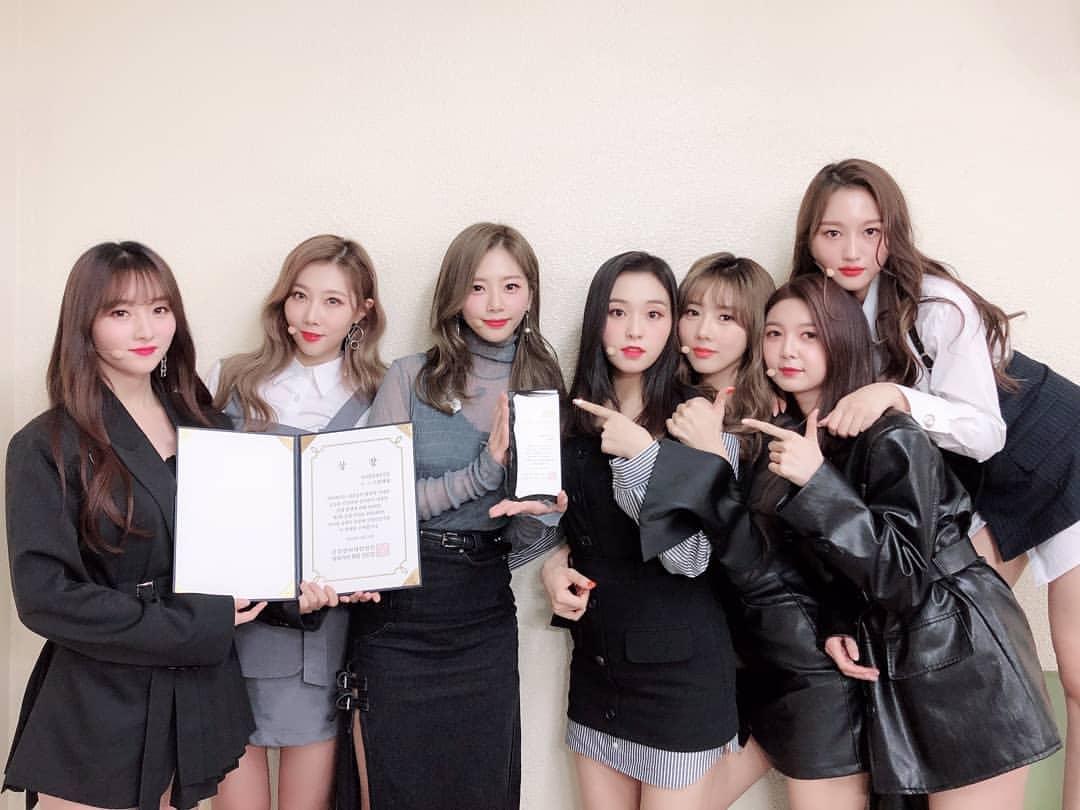 I actually need a compilation of Dreamcatcher all-black costumes
