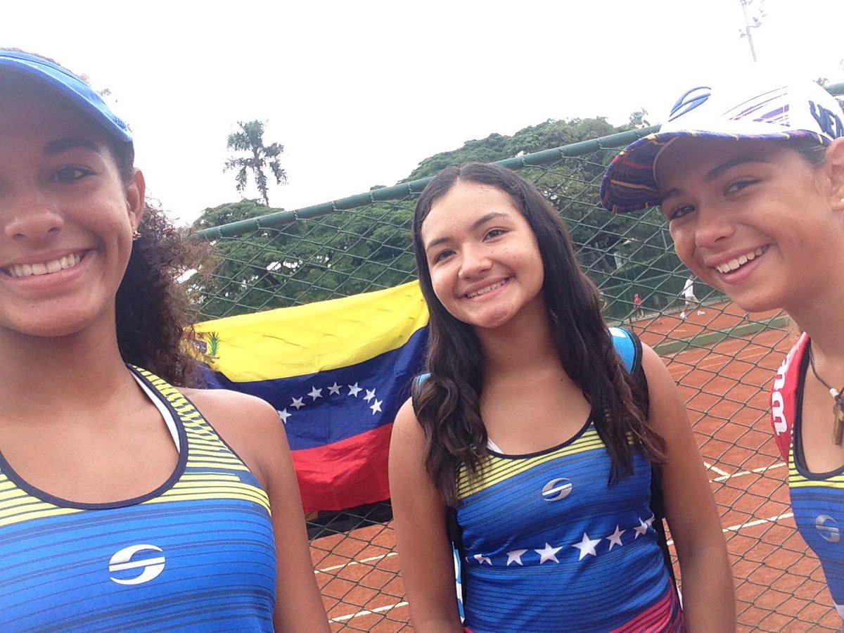 vanesa11368's tweet photo. Las Venezolanas Lorena Cedeño y Vanesa Suárez vencen en Dobles 7-6, 6-4 para completar el triunfo en la Serie Vs. Ecuador en el Campeonato Sudamericano de Tenis Categoría 14 Años , en Cali,Colombia.
#TeamBabolat
#AtletaG

@Fundadeporte 
@TenisVinotinto https://t.co/AD8otNY4em