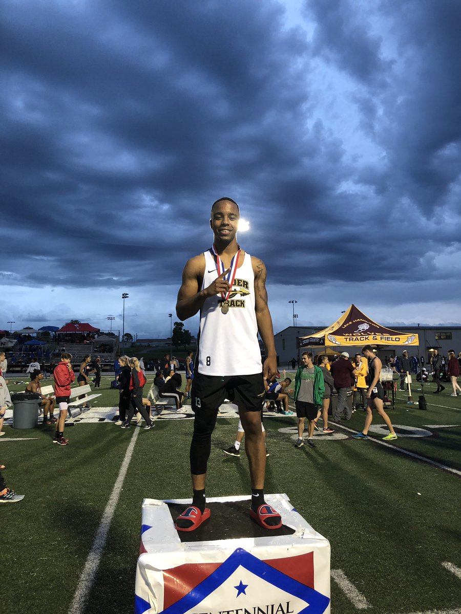 Principal_Moss's tweet image. The 2019 and now three time 5A State Champion in the 300 hurdles with a personal best time of 39.50, Kevin Fulton. #RaiderPride
