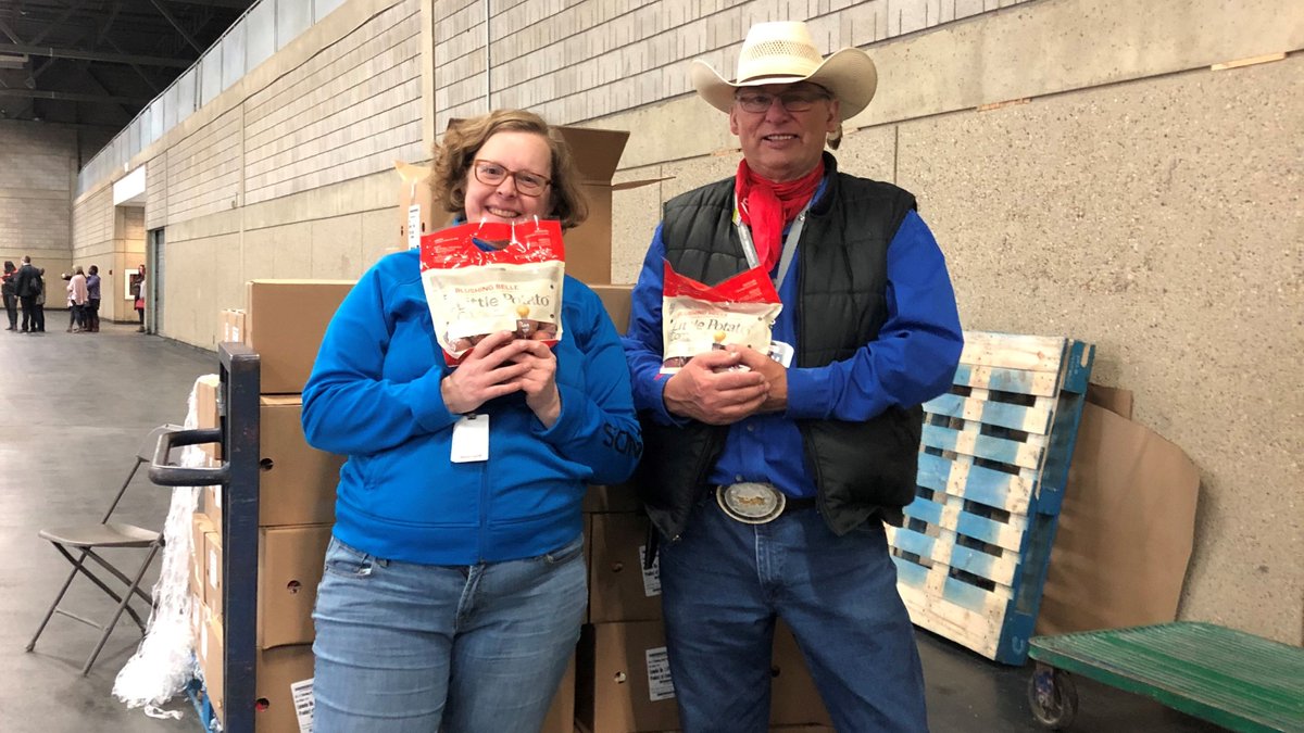 Northlands's tweet image. Many dinners tonight will feature tasty tasters! And it’s all thanks to @LittlePotatoCo! This week during #AmazingAg, they provided 1,700 students with a 1.5 lb bag of yummy little potatoes! That's over 2,500 lbs of #potatoes! Thanks again @LittlePotatoCo #thanks