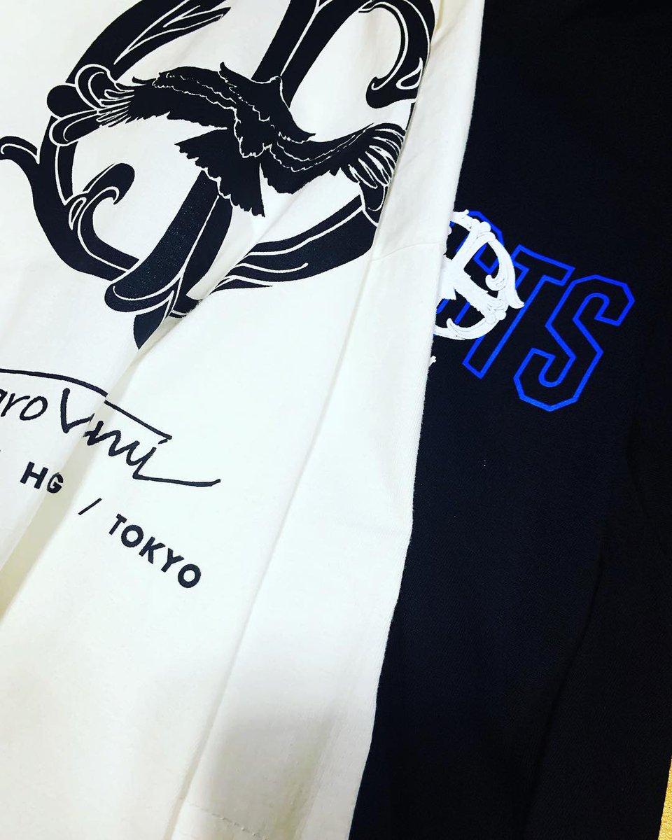 TaroWashimi's tweet photo. お、、かっこいいね！
今度行く中国でのイベントでのコラボTシャツが完成したようです。
Vinavast x Coststore x TaroWashimi

Coming Soon.....🤫
三方聯名Event 
5月25日 深圳深業上城
5月26日 vinavast Macau
@costsstore @tarooyan @vinavast____ . 
詳情將會下週釋出😈 #vinavast #TaroWashimi https://t.co/JXoJzaQmlm