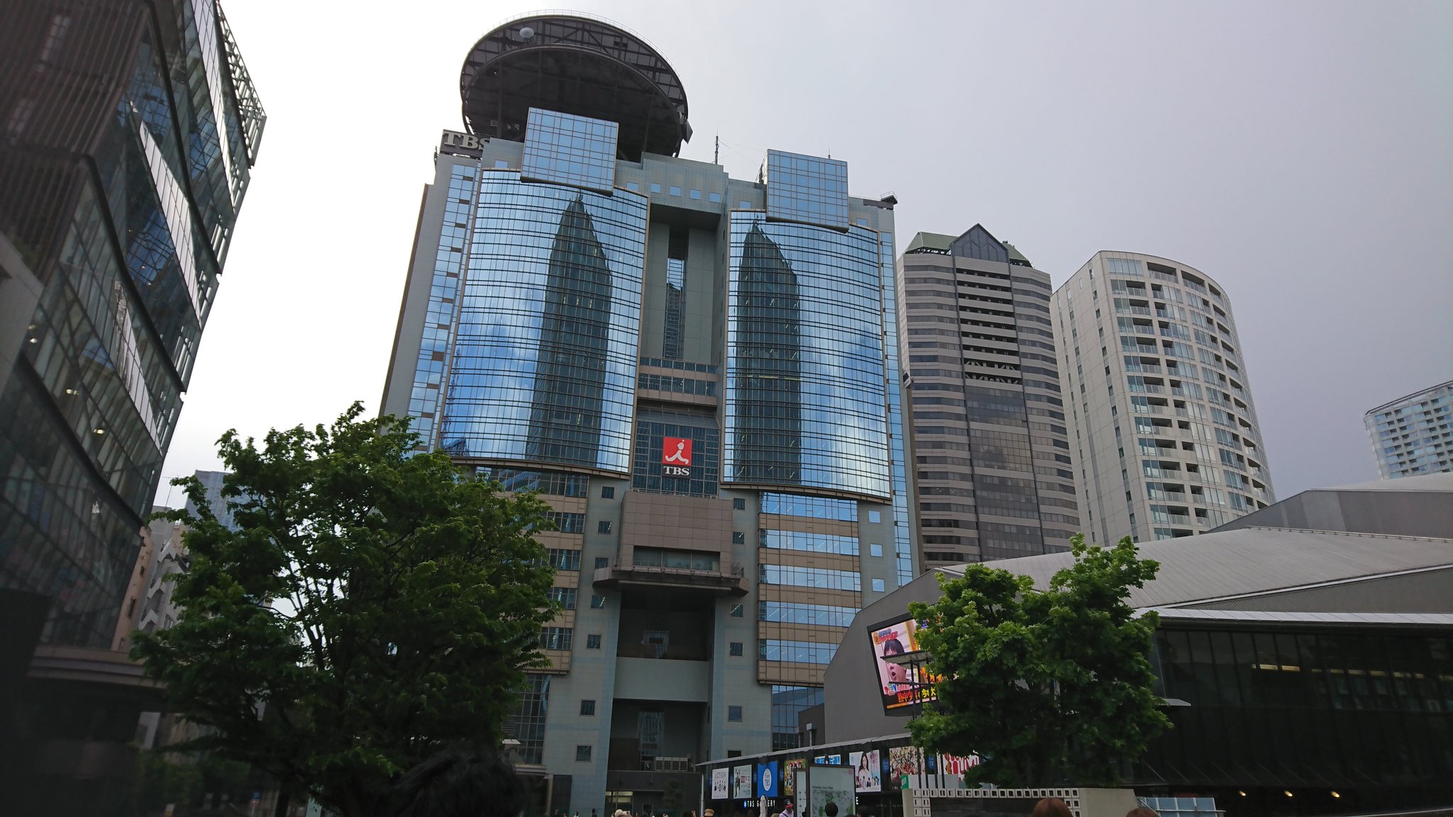 うがみな Tbs女子アナ推し オスカーの入居らしき ビルに行ったついでに 赤坂のｔｂｓ放送センターへ 今頃 中にｔｂｓの女子アナは いるのか Tbsテレビ Tbsラジオ Tbs放送センター 赤坂サカス T Co