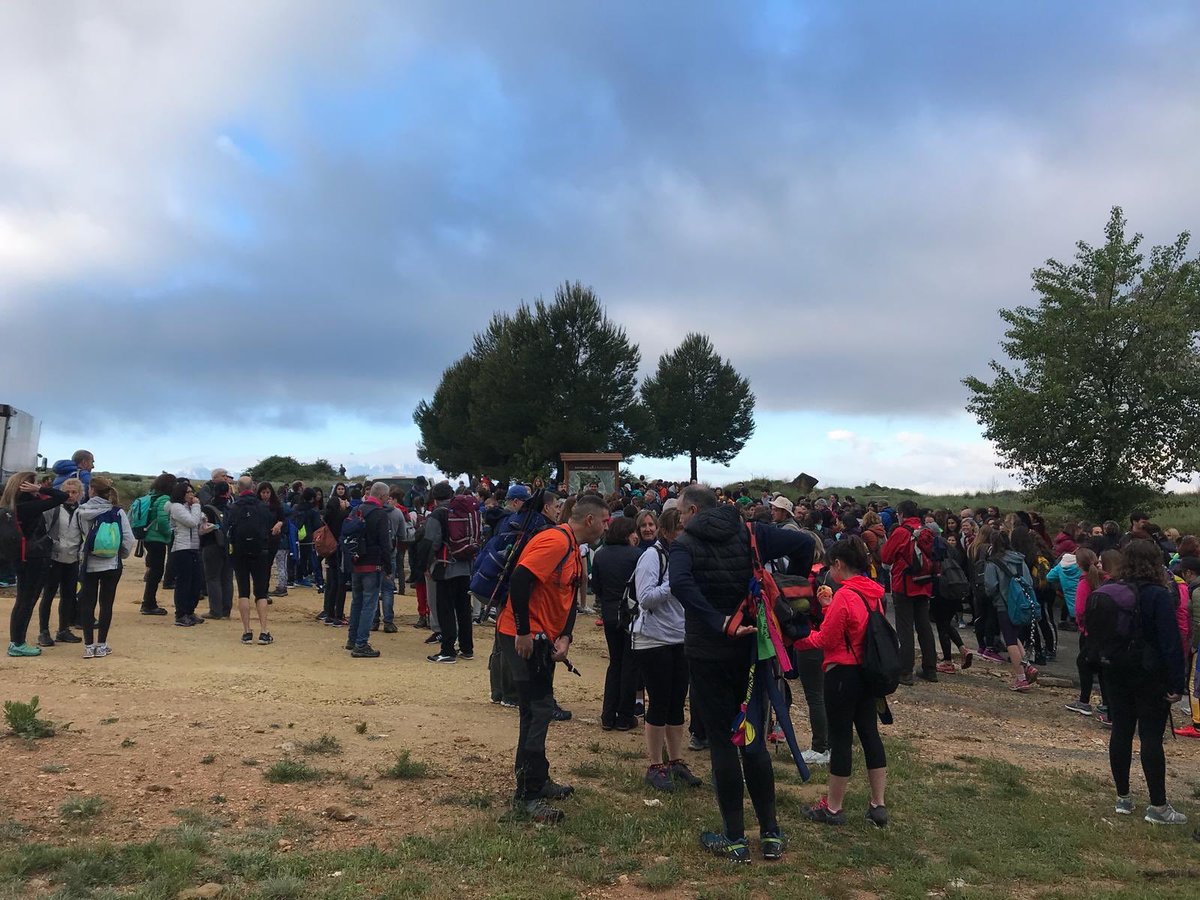 LaSalleCat's tweet photo. 42a Pujada a Peu a Montserrat. Surten les rutes de Hostalets i Manresa.! #SomLaSalle #300LaSalle #MiraMésEnllà #Papam2019 https://t.co/sUxxHDge6S