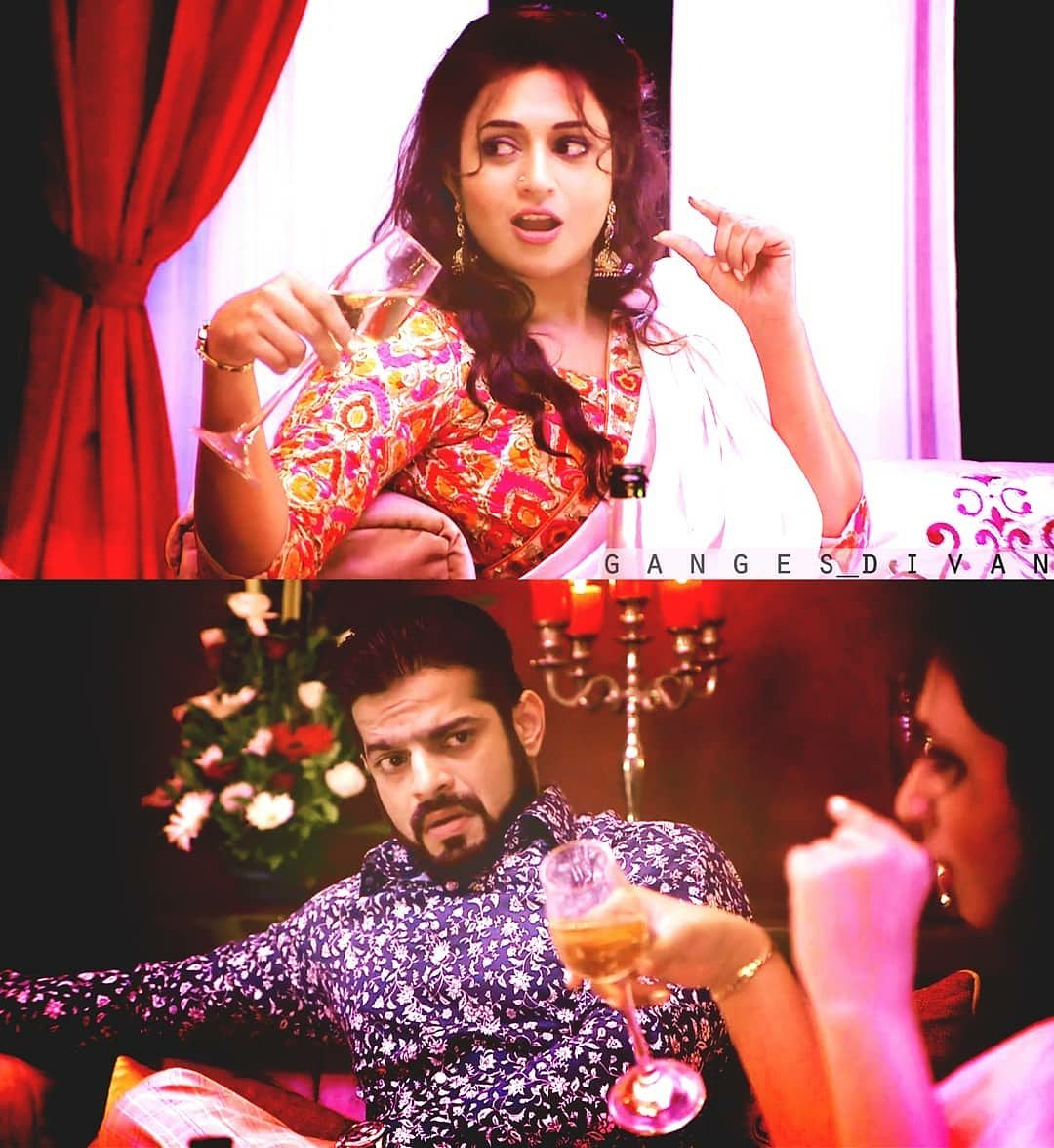 Vineeta00721904's tweet photo. - Chuha drink ππ
The look he's giving her is π
Good morning everyone β€οΈβ€οΈ
@Divyanka_T
@TheKaranPatel
#KaranPatel #KP #DT #DivAnMagic #DivyankaTripathi #IshRa #Ishita #Raman #IshitaRamanBhalla #RamanKumarBhalla #IshRaScene #PutWi #YHM #YehHaiMohabbatein https://t.co/z28VTGNNft
