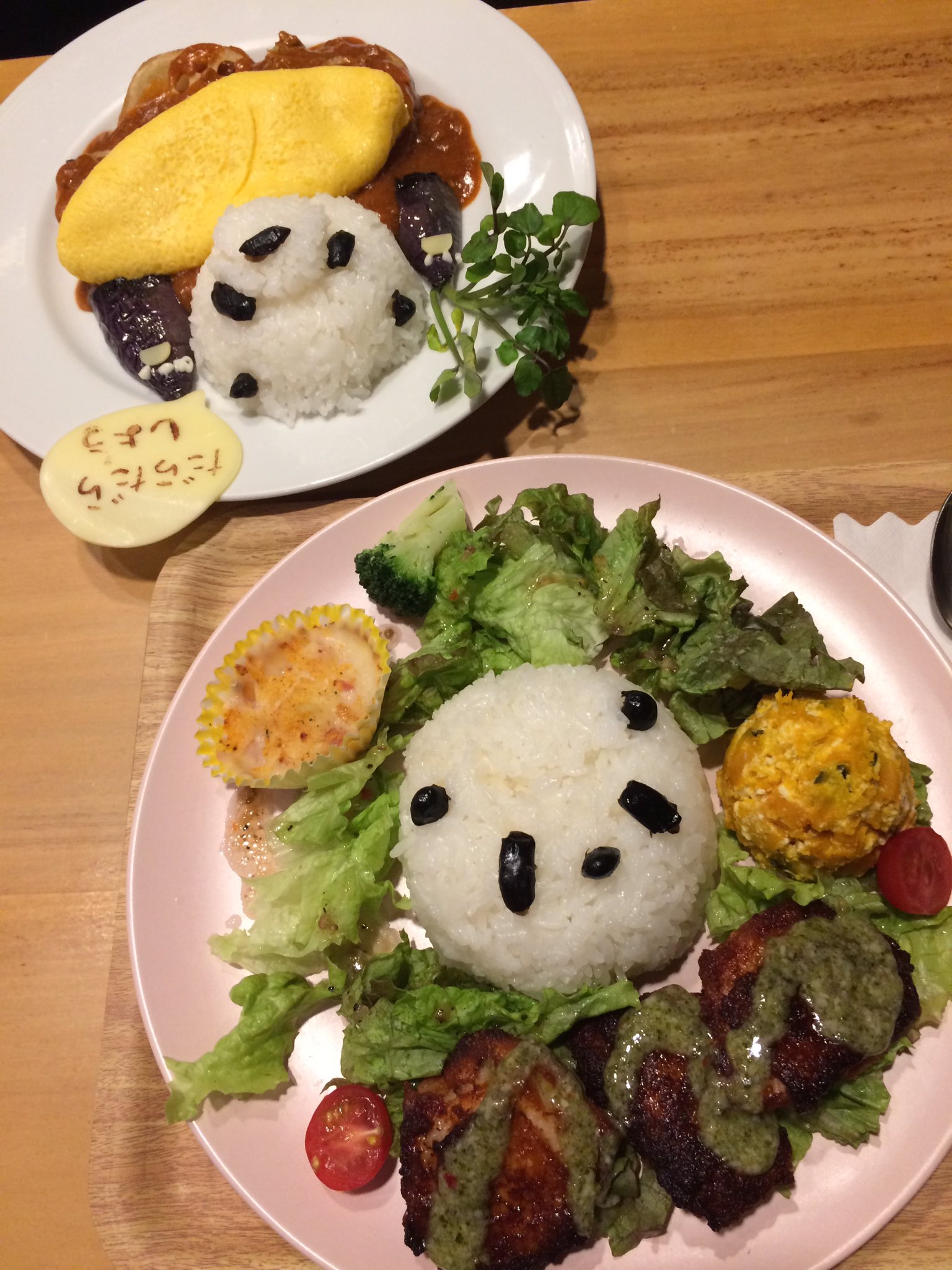 ともこ Twitter પર Yukinyan93 38 いまトイレに行ってきたんですけど トイレの壁紙もしろくまカフェで おむつ替え台もあるし 子供用の便座も置いてありました お店が長続きするわけですね 素晴らしいです 私もグリズリーくん推しです W