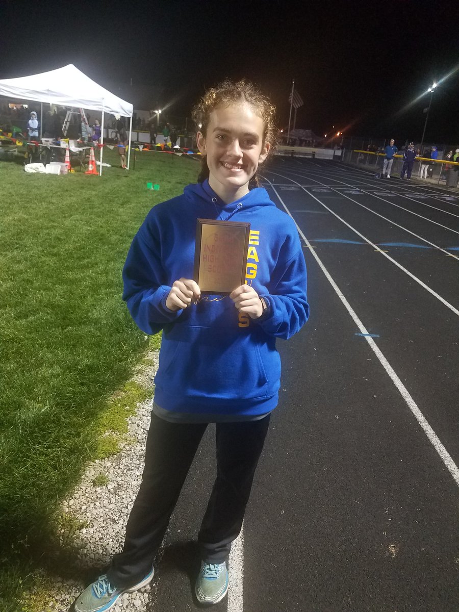 Bailey Puckett wins individual top performer for the girls at the Tiger Booster tonight. She scored 24 points herself to win the honor. #wesoar #eagletrack