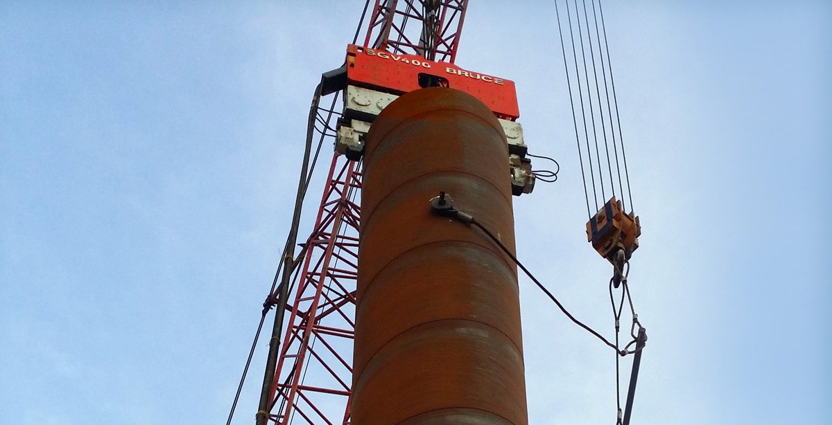 BrucePiling's tweet photo. Bruce SGV-400 vibratory hammer with equipped double clamp (2x80D) is driving and extracting casing pile diameter 2,030mm at Suez Canal, Egypt and its driving performance is quite powerful with Rexroth hydraulic motors and installed reliable elastomer rubbers to absorb vibration. https://t.co/5E4FlsWORQ