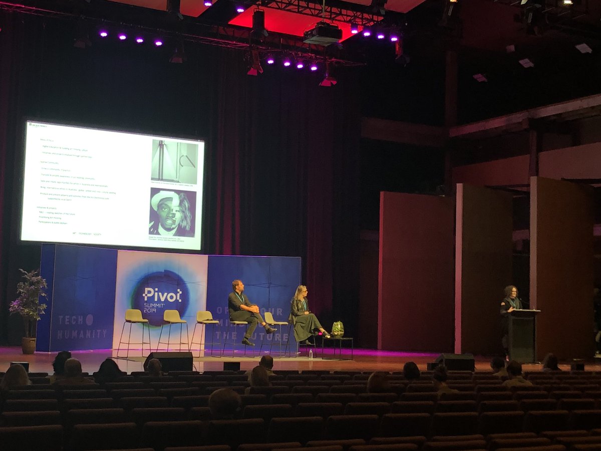 TaylorTran's tweet photo. #pivotsummit2019 @difvic the point of art education is to give you a different way of thinking #creativity #art #education #innovation #criticalthinking #futureaus #futureofwork #tech #creativetech #geelong #summit https://t.co/JH1dhFTSeH