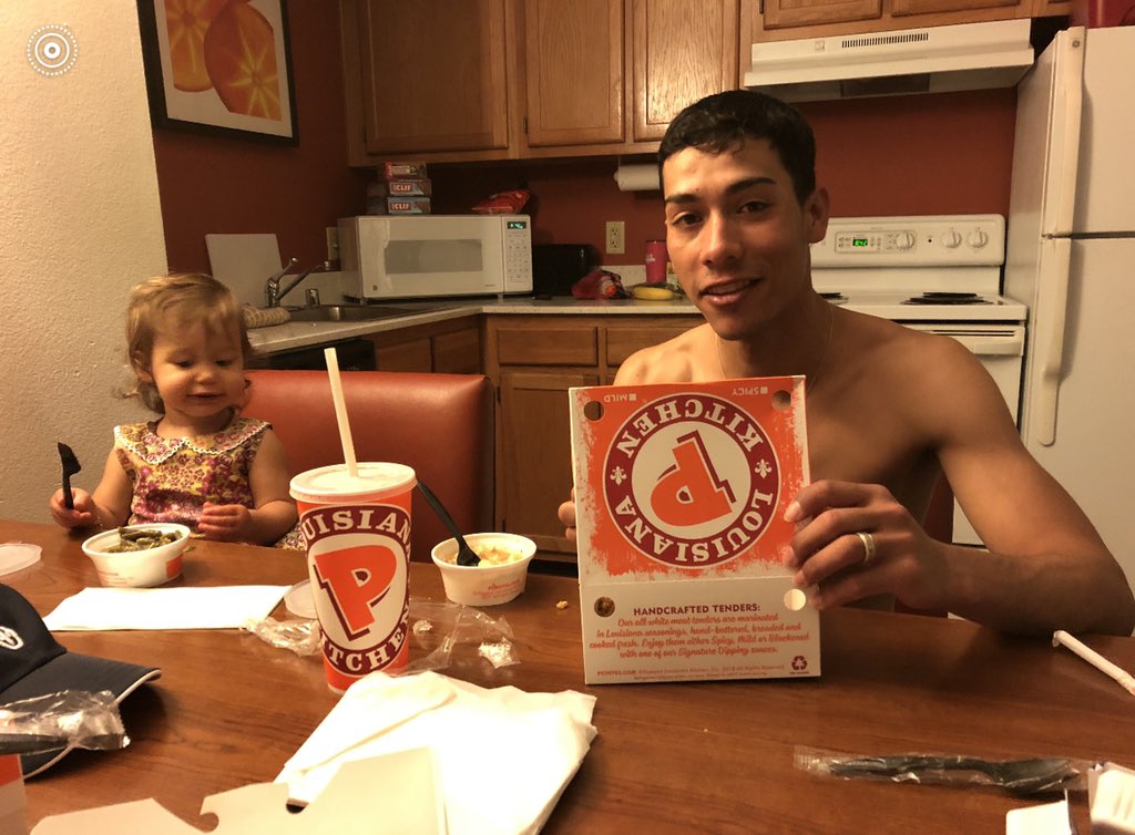 jose93_ortiz's tweet image. Jose what you have for dinner after you win the oaks ? Me:            😂 Love Popeyes 🤷‍♂️