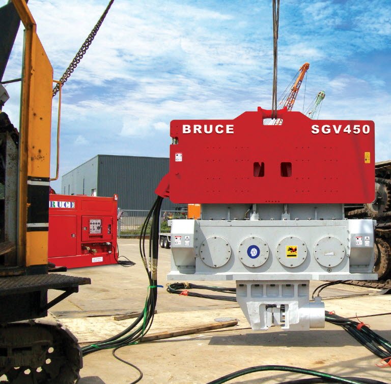 BrucePiling's tweet photo. Bruce SGV-450 vibratory hammer with equipped Bruce sheet pile clamp (180U, 180ton clamping force) &amp; can be changed double clamp (2x80D) for casing clamp powered by Bruce hydraulic power pack model PQ-600V with turbo changed engine, sound proof high cooled cooling capacity. https://t.co/nleJELHdjC