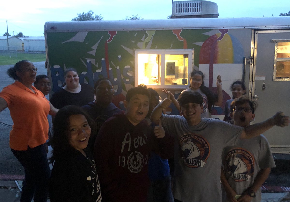 KariDierks's tweet image. We made it to snack time @smithacad Midnight 🕛 School that included a visit from the Ice Truck ❄️ and earning duct tape to tape a teacher to the wall! Good times! 😝 #5thgrademagic #wecouldnotgethertostaystucktothewall
