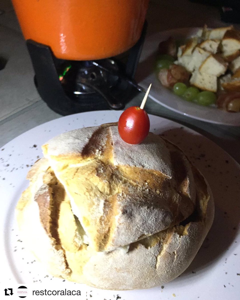 Q tal un #fondue de entrada y una crema de langosta #dondeirenaca #acapulco tenemos servicio a Dom 6883987 ☎️