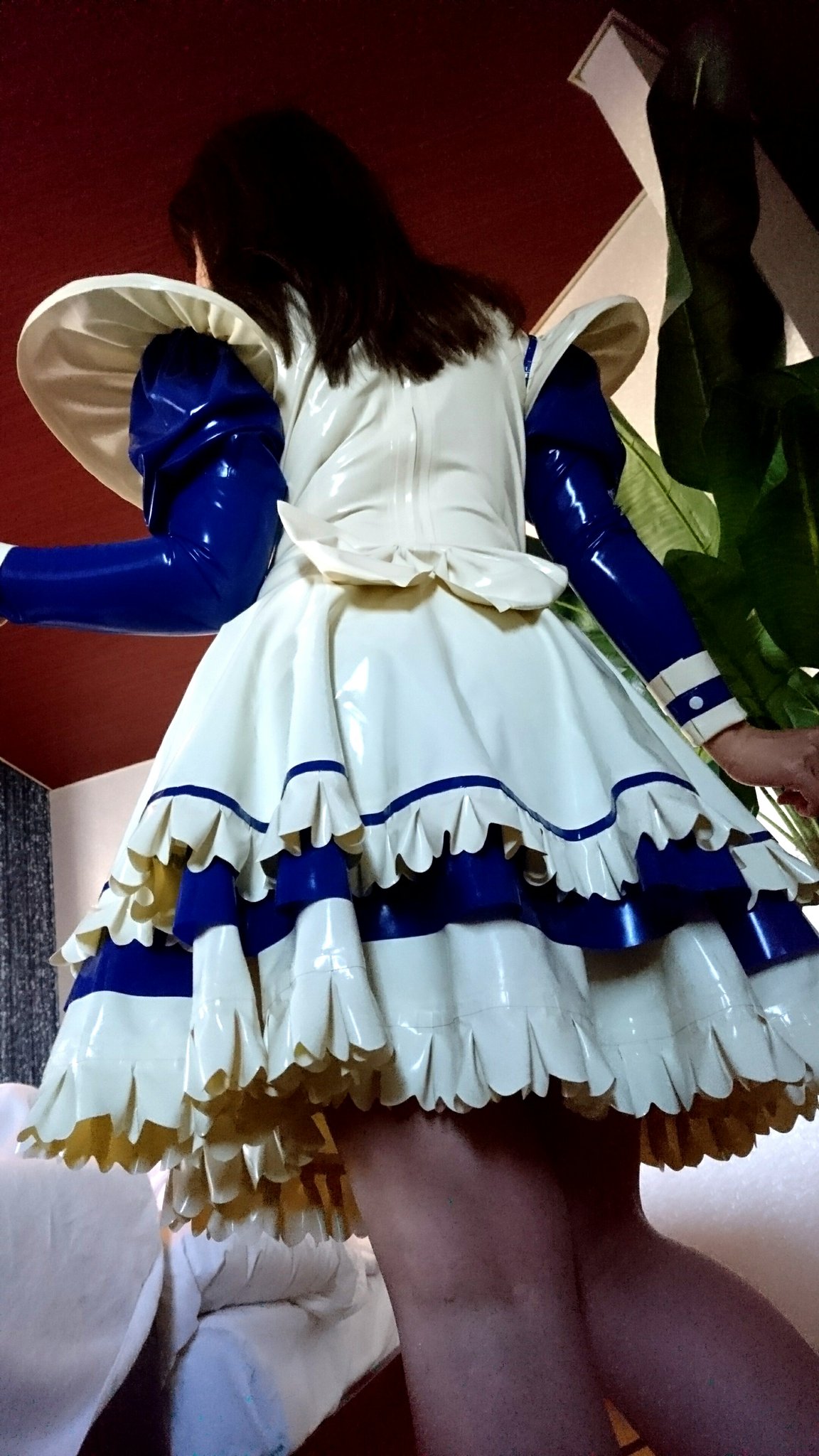 Selmer_rubberist on Twitter: セーラー服緊縛でイキまくった後は少しお昼寝。目が覚めたら今度はラバーメイドになって 