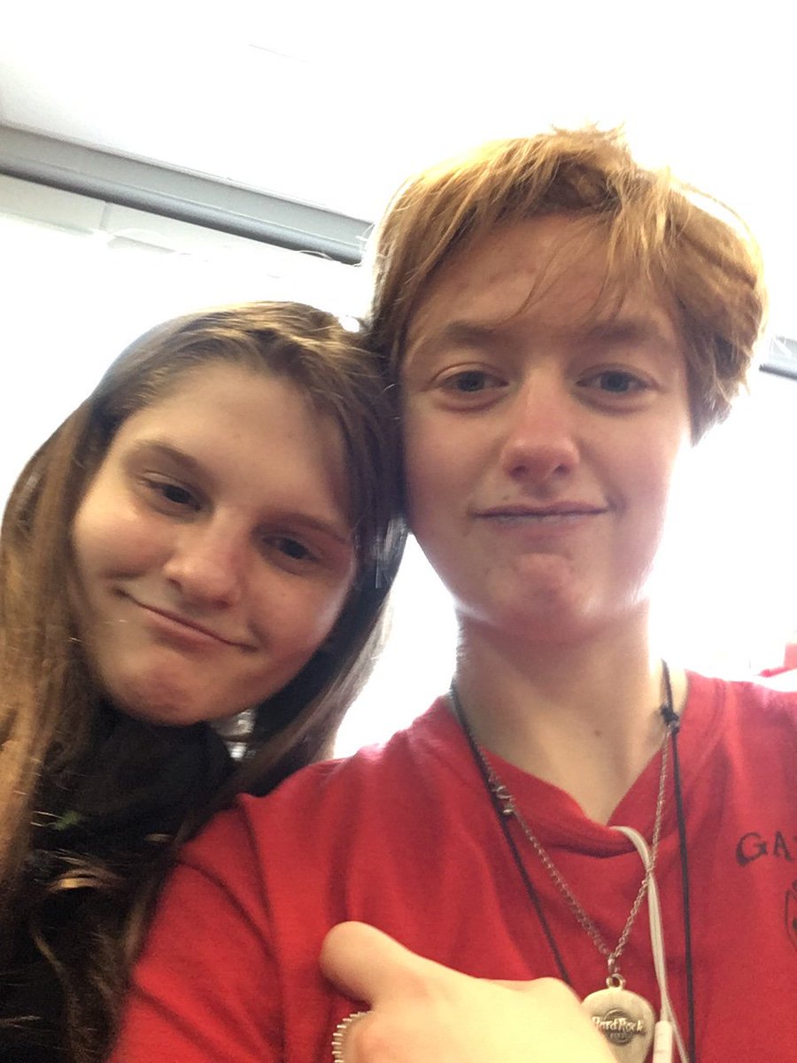 AnnieVerhoeve's tweet photo. Me and my girlfriend https://t.co/gtaXw42T9C