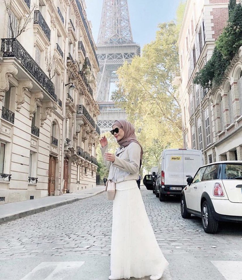 zurainsalim_'s tweet photo. Sarah Tieback ironless scarf is back by overwhelming demand! The first release was amazing and many of you have shared your love towards Sarah. 
 
Well what’s not to love when it’s pinless, effortless, easy to care for and absulotely comfortable!

DM for more info !❤️ https://t.co/1iHRcYtUxW