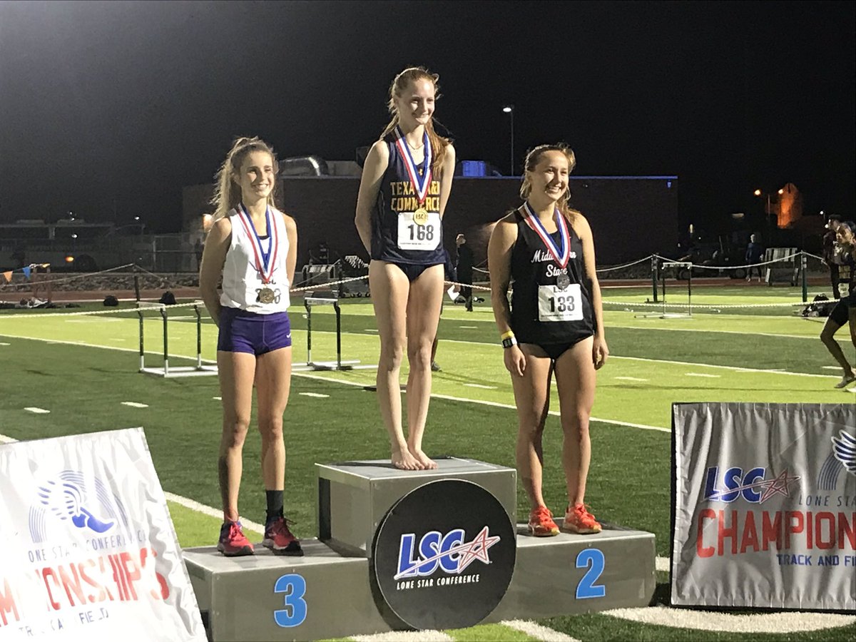 Conner_CSM's tweet image. #LSCtrack Brandi with the gold medal in women’s 10k! @Lion_Track
