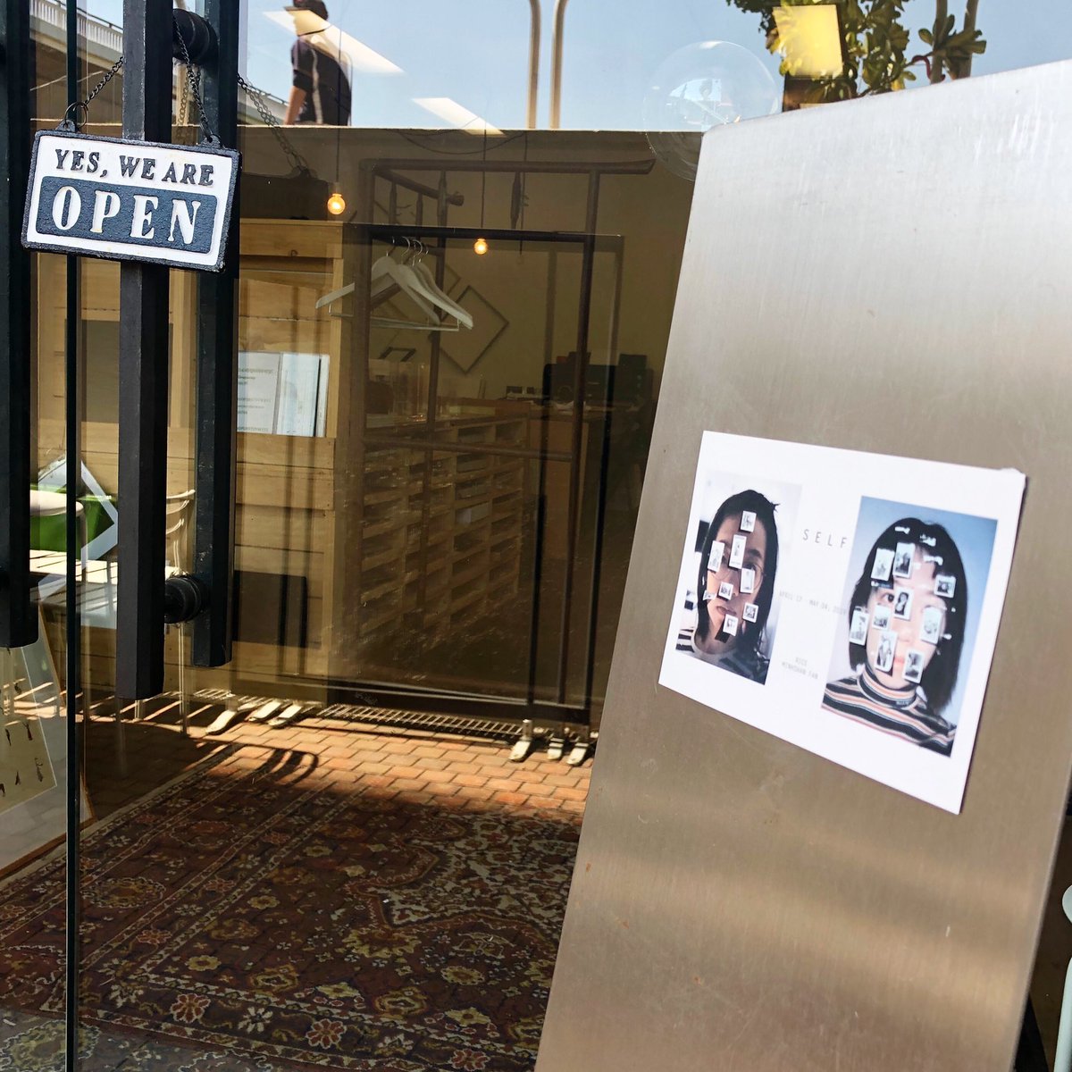 bloomgallery's tweet photo. 本日はRICE MINHSHAN FAN展「SELF」最終日。19時まで営業してますので、ご来廊お待ちしております!!
・
#ブルームギャラリー #bloomgallery #osaka #juso #photography #glass #exhibition #self #object #cuba #riceminshanfan https://t.co/Hmo0t97RJN