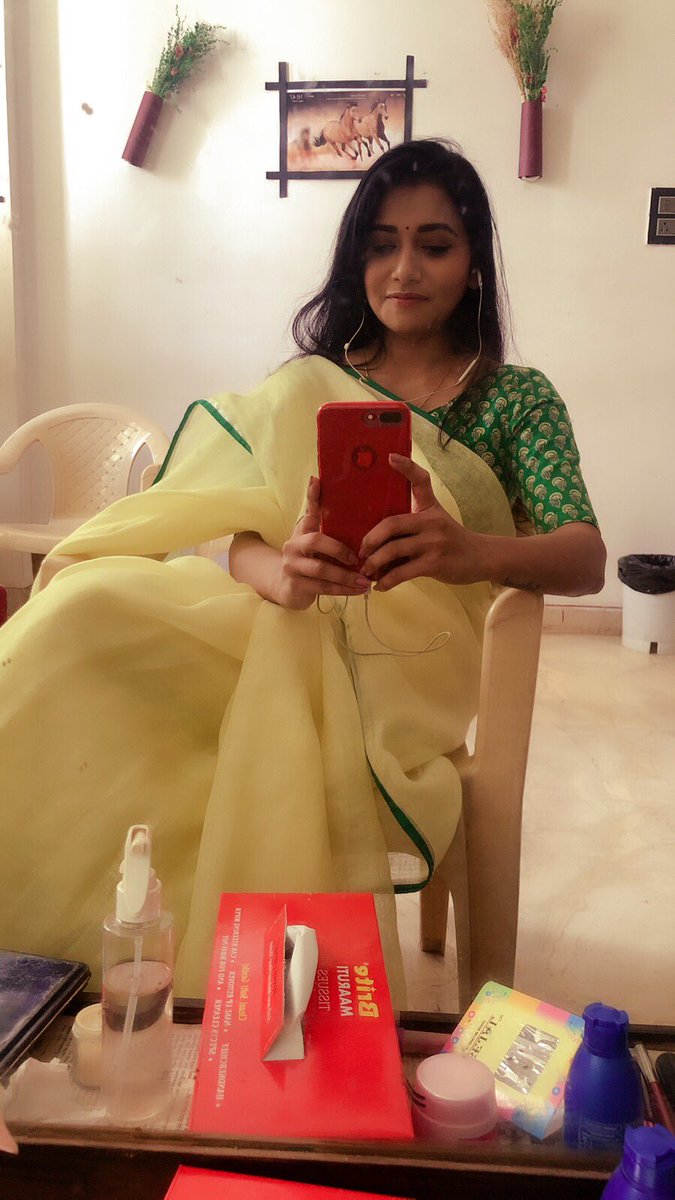 juigadkari's tweet photo. Peacefull mornings! #makeuproom #meenakshi #vartul @Zee_Yuva https://t.co/ttVUY4InCK
